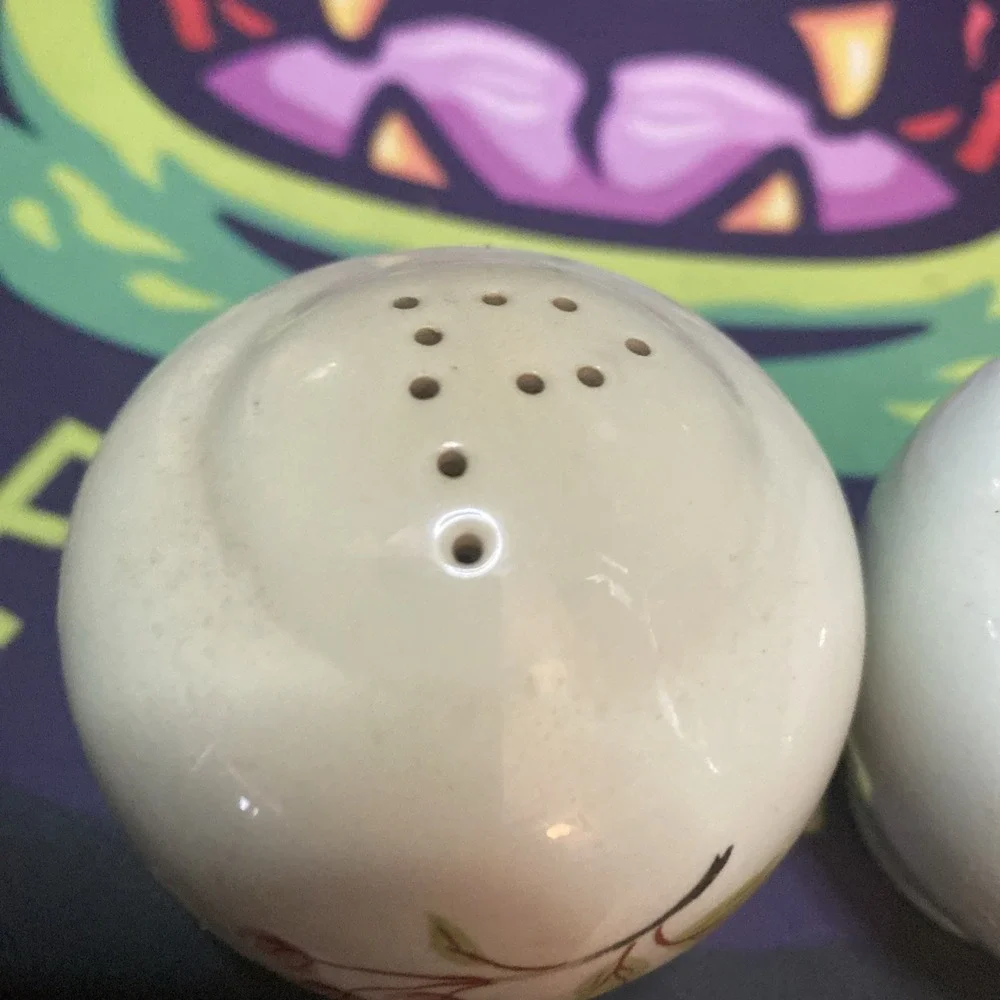 Vintage Off White Salt And Pepper Shakers  G2